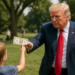 Ahora anuncia Trump Dls. mil para los niños