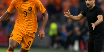 Zirkzee rescata a Xavi y mantiene a su 'Oranje' invicta