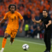 Zirkzee rescata a Xavi y mantiene a su 'Oranje' invicta